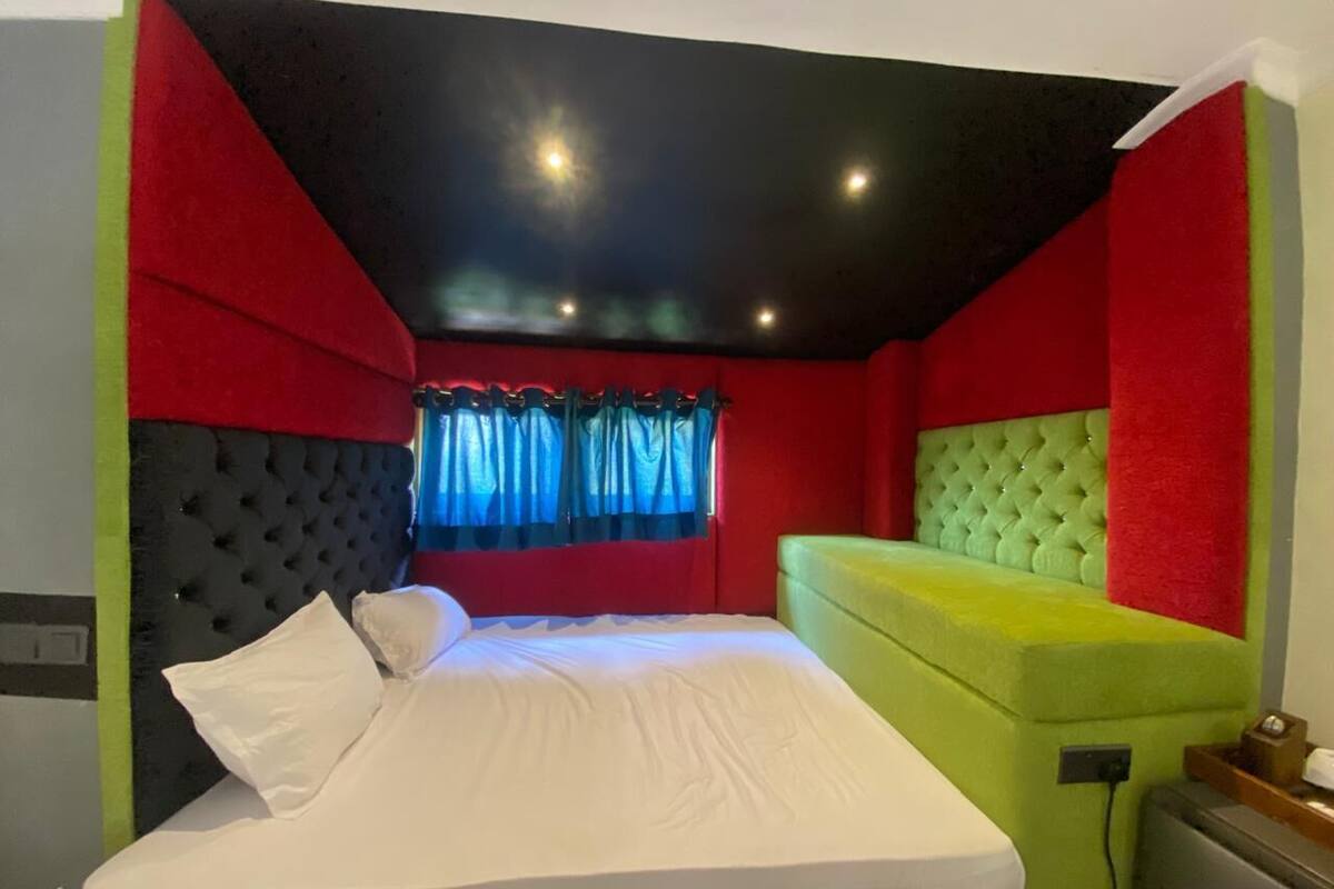 Family room - Mountain view | Escrivaninha, espaço de trabalho para notebook, quartos à prova de som