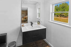 Hair dryer, towels - Nucla Haus | In Between Telluride + Moab Basecamp (Nucla)