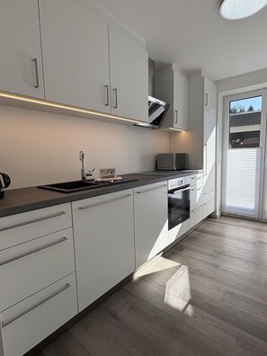 Fridge, microwave, oven, dishwasher - Baltic Sea wind (Hasselberg)