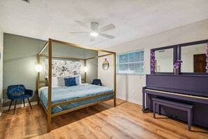 4 habitaciones, tabla de planchar con plancha, wifi y ropa de cama 