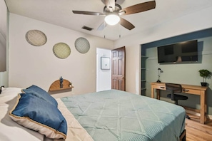 4 bedrooms, iron/ironing board, WiFi, bed sheets