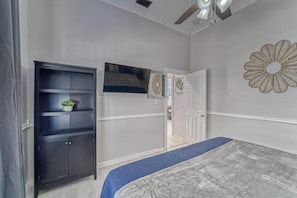 5 bedrooms, iron/ironing board, WiFi, bed sheets