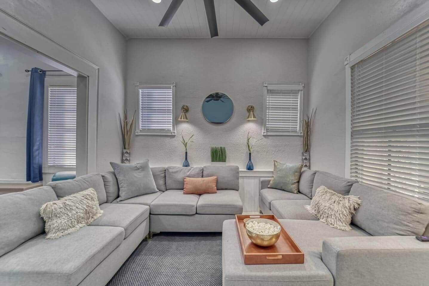 Televisión y chimenea 