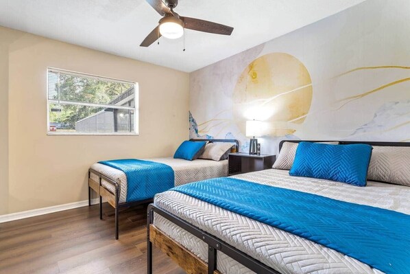 4 bedrooms, iron/ironing board, WiFi, bed sheets
