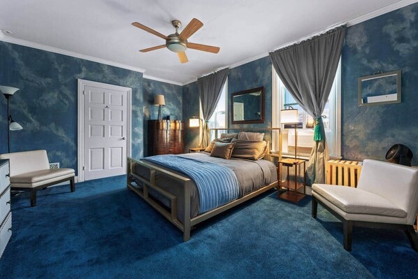 6 bedrooms, iron/ironing board, WiFi, bed sheets