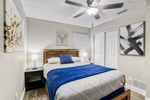 3 bedrooms, iron/ironing board, WiFi, bed sheets