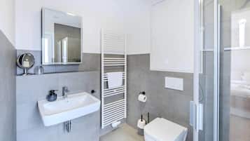 Haartrockner, Handtücher, Toilettenpapier