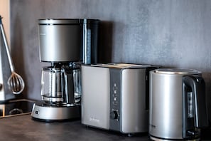 Kaffee und/oder Kaffeemaschine