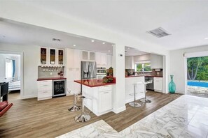 Microwave, oven, stovetop, dishwasher - Solar Paradise — Luxury Hollywood Lakes House w/ Heated Pool & Jacuzzi (Hollywood)