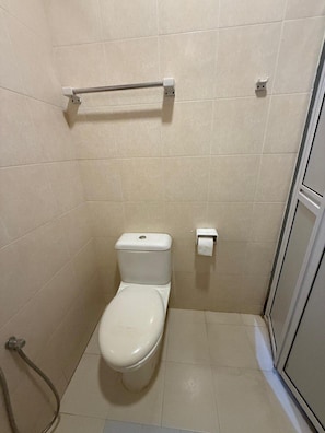 Standard Double Room | Bathroom | Shower, free toiletries, towels, soap