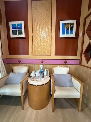 Standard Double Room | Living area