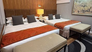 四人房 | 办公桌、床单