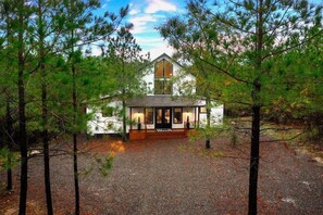 Exterior - Private Farmhouse, Top Location, Views+Pond, Games (Broken Bow)