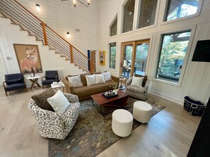 Smart TV, fireplace, video games - Private Farmhouse, Top Location, Views+Pond, Games (Broken Bow)