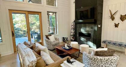 Farmhouse Fun! Pond, Views, Arcade+Games, Hot Tub