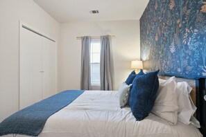 2 bedrooms, iron/ironing board, Internet, bed sheets