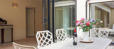 屋外ダイニングエリア