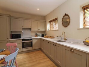 Dishwasher, cookware/dishes/utensils - Old Cottage Hospital Annexe (Burford)