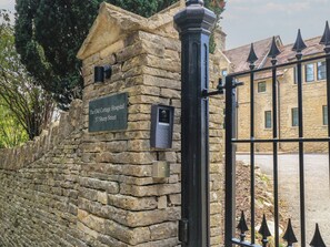 Exterior detail - Old Cottage Hospital Annexe (Burford)