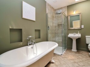 Shower - Old Cottage Hospital Annexe (Burford)
