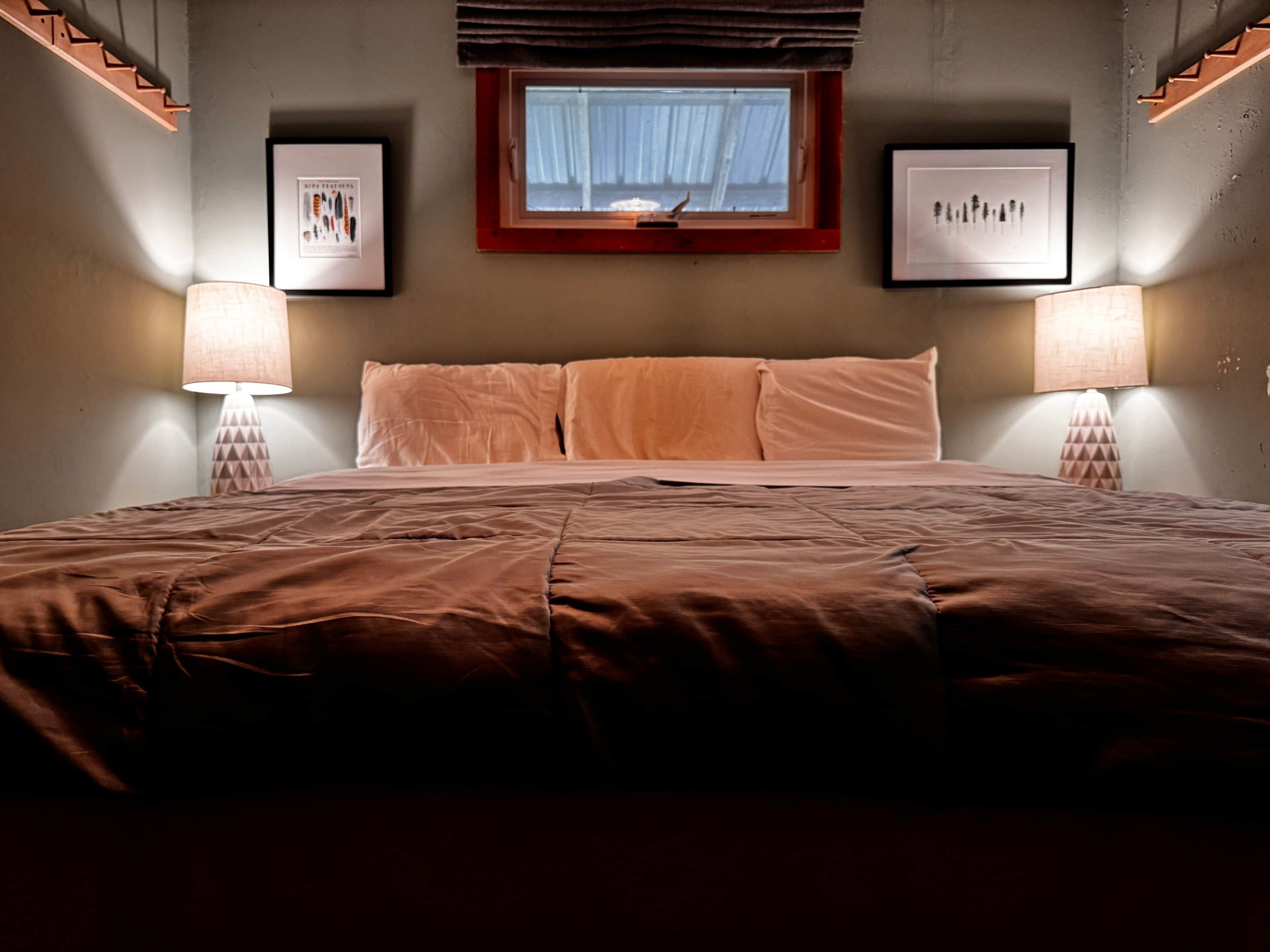 2 多间卧室、免费 WiFi、床单