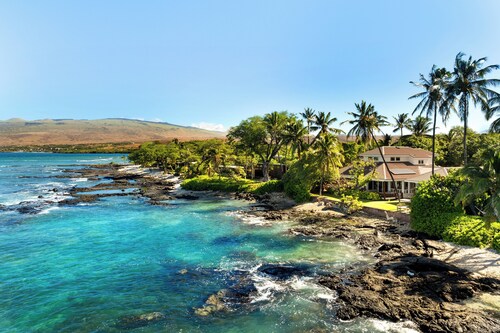 Ocean Front House. 3100 SF, 4 bd/4bath. Huge Lani. Marine life galore. Sunsets.