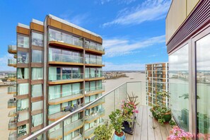 Property grounds - 2BDR Near Thames Path & Woolwich Elizabeth Line (London)