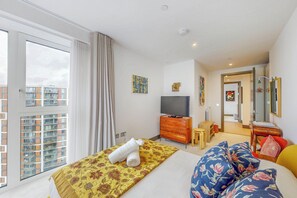 2 bedrooms, desk, iron/ironing board, free WiFi