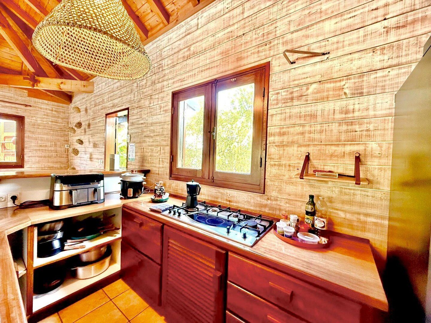 Geladeira, cooktop, lava-louças, cafeteira/chaleira