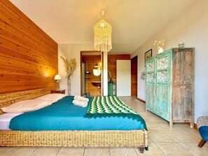 3 slaapkamers, een strijkplank/strijkijzer, internet, beddengoed