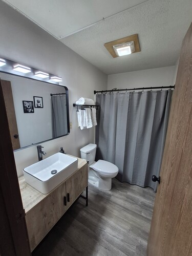 Charming 1-bedroom apartment on the edge of Bucklin with AC & wifi.