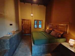 Desk, laptop workspace, free WiFi