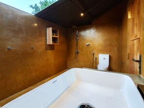 Amenidades de baño gratuitas, toallas, jabón, shampoo