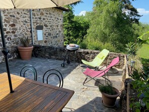 Outdoor dining - Studio in the heart of nature (Saint-Sylvestre)