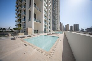 Internet - JVC Studio for 2 People With City Views (Dubai)