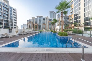 Internet - Elegant Studio in Meydan Sleeps 3 With Pool (Dubai)
