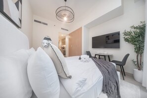 Studio | Internet - Elegant Studio in Meydan Sleeps 3 With Pool (Dubai)