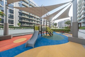 Studio | Internet - Elegant Studio in Meydan Sleeps 3 With Pool (Dubai)