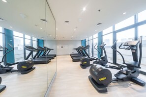 Studio | Internet - Elegant Studio in Meydan Sleeps 3 With Pool (Dubai)