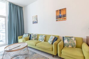 Apartment - Studio City Sleeps 5 Close to Golf Courses (Dubai)