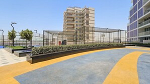 Apartment - Vibrant Al Furjan Unit Sleeps 4 With Pool and Gym (Dubai)