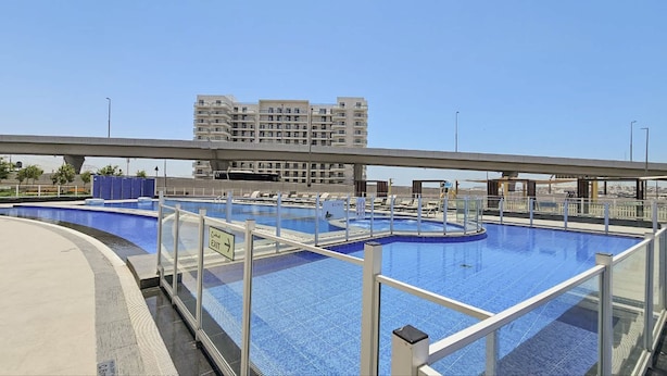 Apartment - Vibrant Al Furjan Unit Sleeps 4 With Pool and Gym (Dubai)