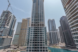 House | 2 bedrooms, Internet - JLT Apartment Sleeps 4 in Central Location (Dubai)