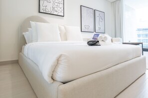 Room - Studio in Business Bay Sleeps 3 With Private Hot Tub (Dubai)