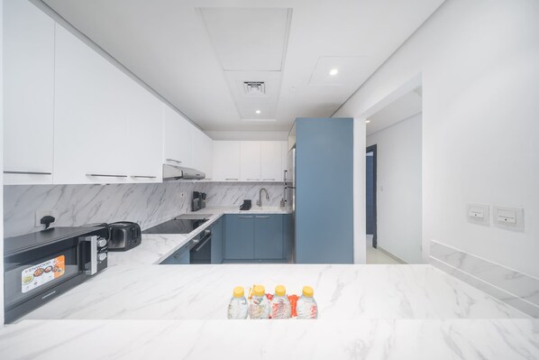 2 bedrooms, Internet - Spacious Unit in Marina Sleeps 6 With Canal Veiws (Dubai)