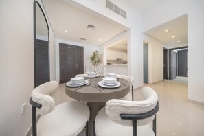 House | 2 bedrooms, Internet - Spacious Unit in Marina Sleeps 6 With Canal Veiws (Dubai)