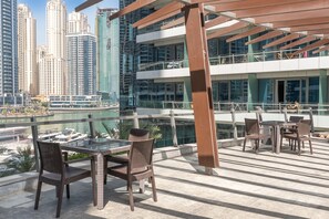 House | 2 bedrooms, Internet - Spacious Unit in Marina Sleeps 6 With Canal Veiws (Dubai)