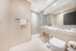 House | 2 bedrooms, Internet - Spacious Unit in Marina Sleeps 6 With Canal Veiws (Dubai)