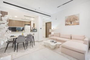 Apartment - JVC Apartment Sleeps 2 With Pool Gym (Dubai)