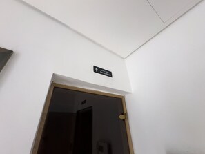 Apartment - JVC Apartment Sleeps 2 With Pool Gym (Dubai)